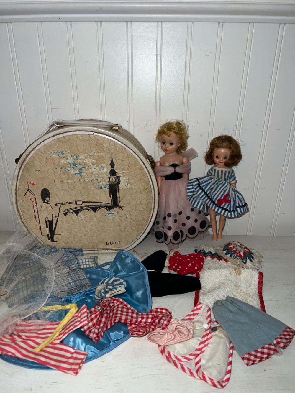 2 50s Vintage Betsy McCall dolls case & clothes
